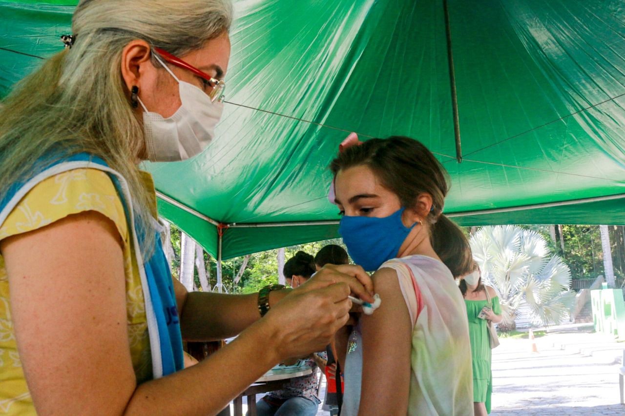 Paraíba distribui quase 50 mil doses de vacina contra nova variante da Covid-19