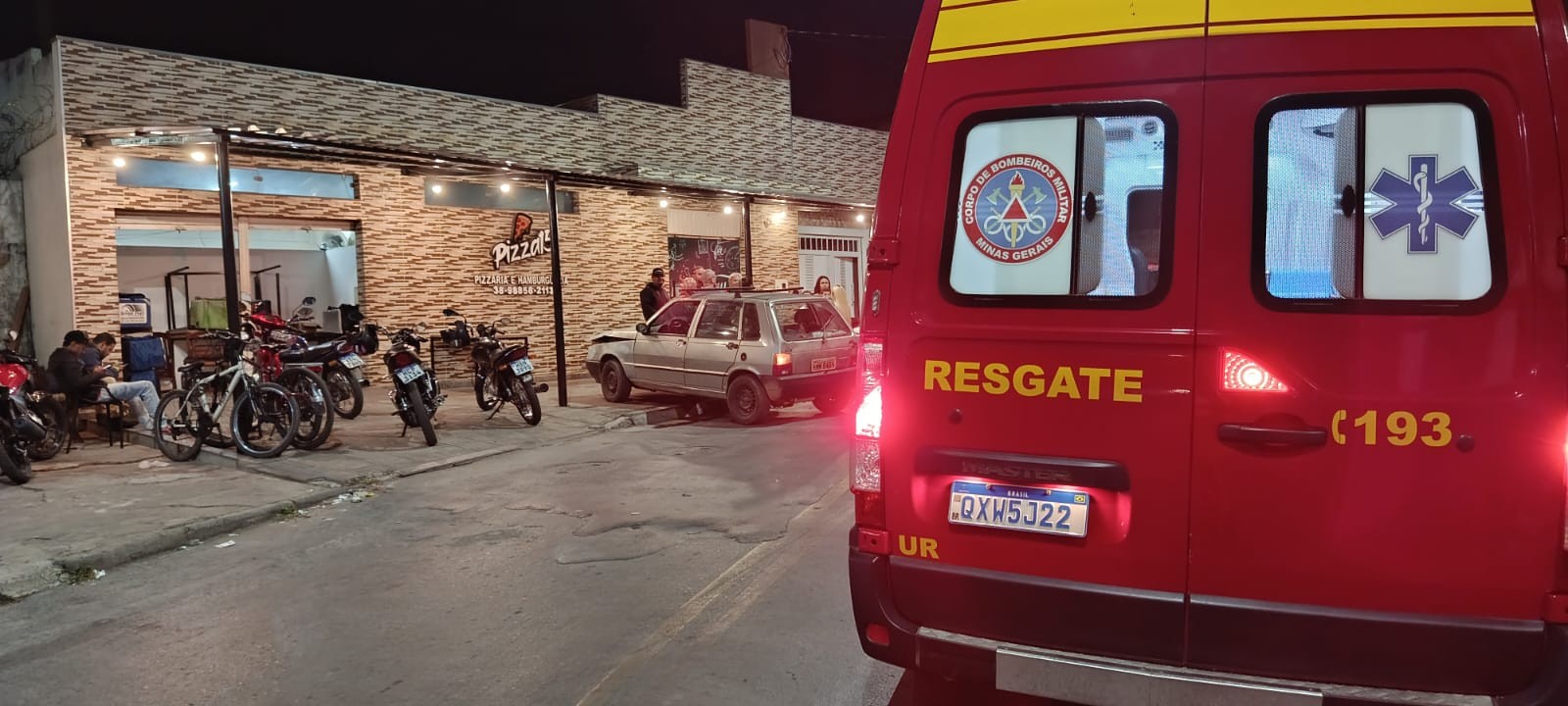 Residents say they had already asked for changes at the intersection where a car broke into a pizzeria in Montes Claros