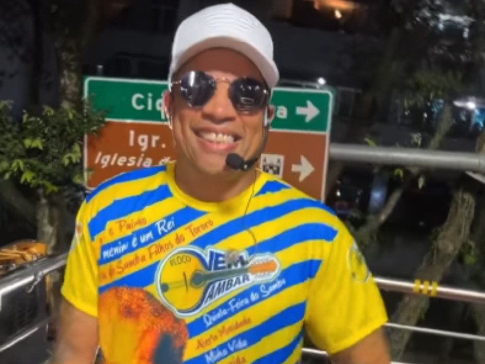 Rogerinho, integrante do grupo Revelação, foi esfaqueado em um assalto no carnaval de Salvador — Foto: Reprodução/TV Bahia