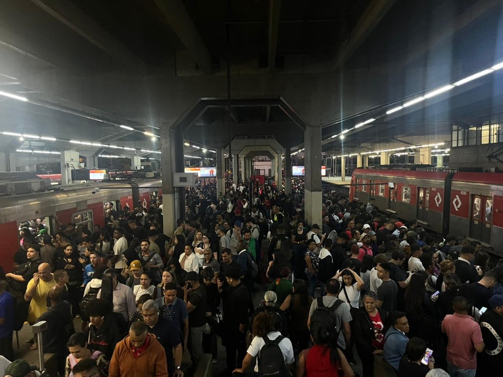 Falha elétrica provoca mais de 8 horas de transtornos na Linha 11-Coral — Foto: Leandro Beguoci/Acervo Pessoal