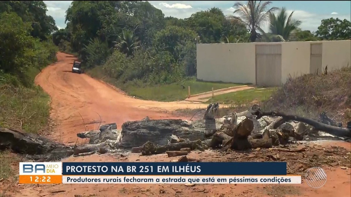 MORADORES FECHAM A BR-251 EM PROTESTO ÀS MÁS CONDIÇÕES DA ESTRADA - O  Tabuleiro