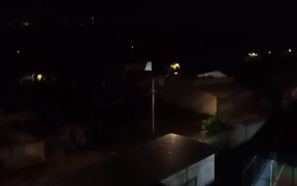 Bairros de Uberlândia e região são atingidos por apagão na madrugada causado por incêndio em subestação no estado do Paraná