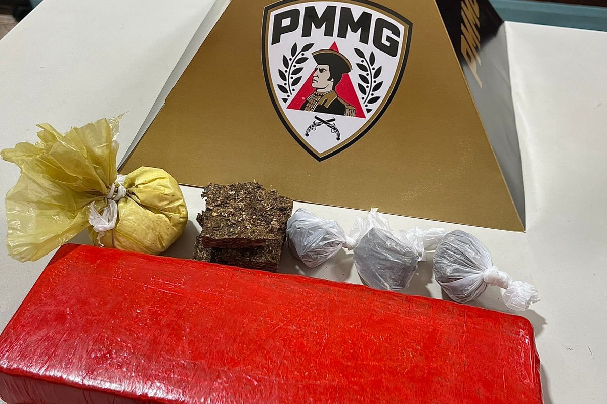 Adolescente é apreendida por tráfico em MG após PM abordar moto conduzida por jovem de chinelo