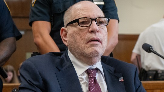 Harvey Weinstein é condenado a 15 anos de prisão por crime sexual em 2006
