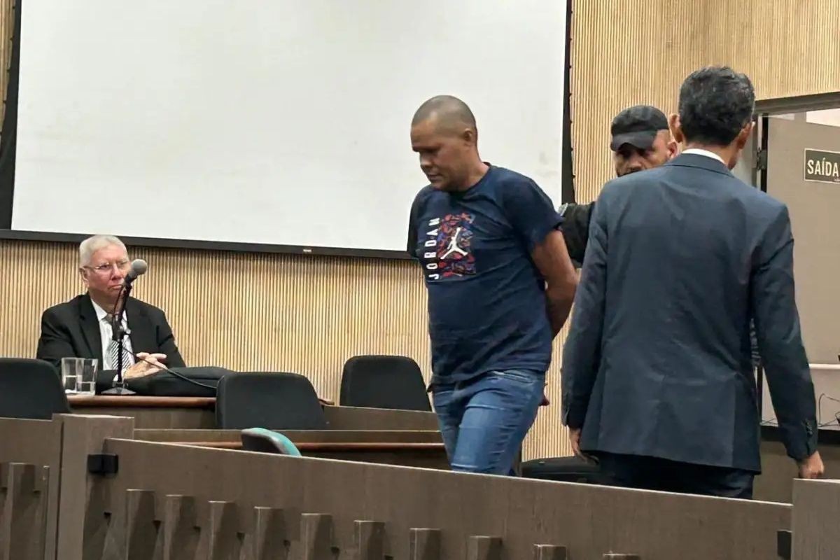 Homem que matou companheira a pedradas e a incendiou é condenado a 38 anos de prisão em MS