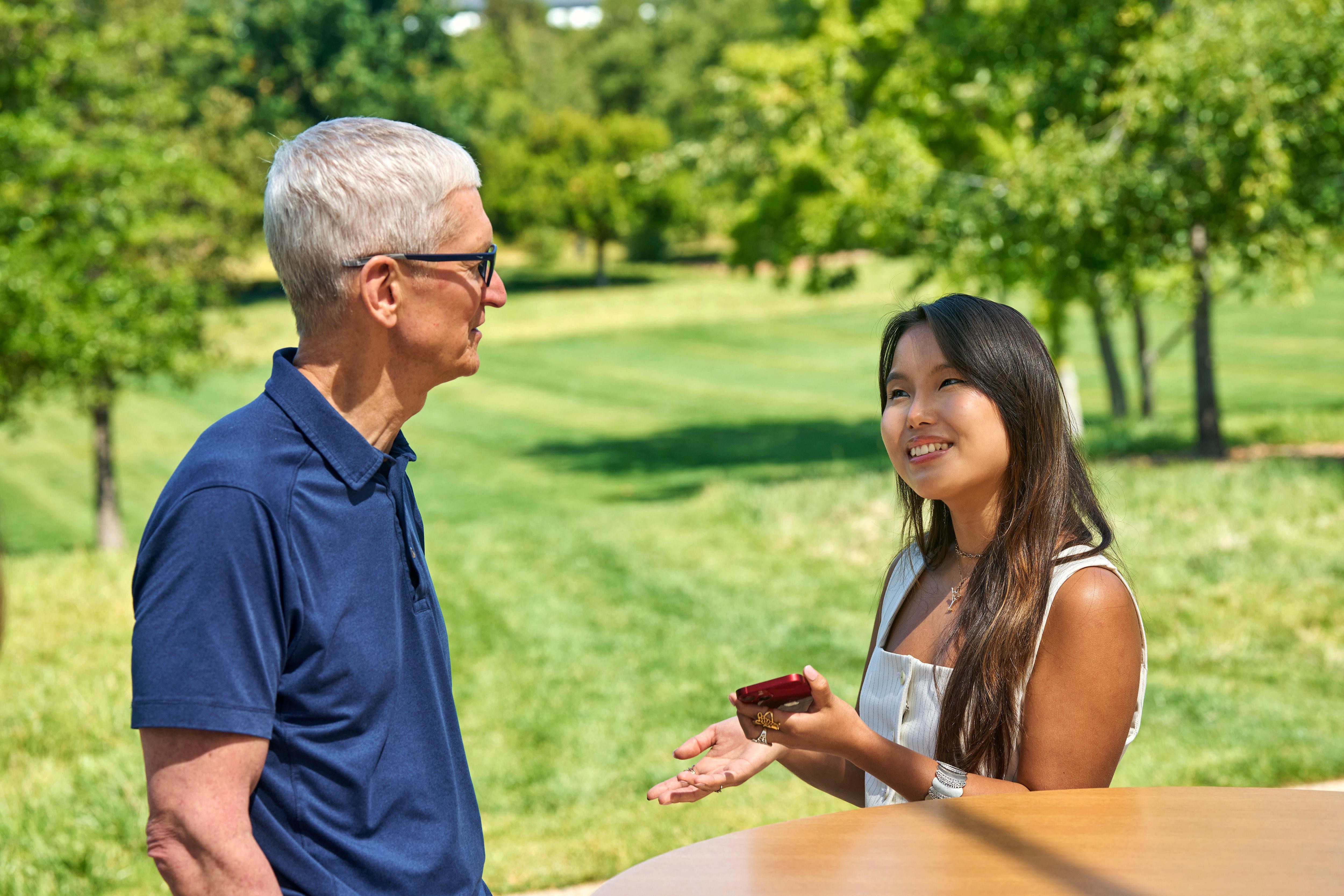 Estudante do interior de SP impressiona CEO da Apple com aplicativo sobre IA