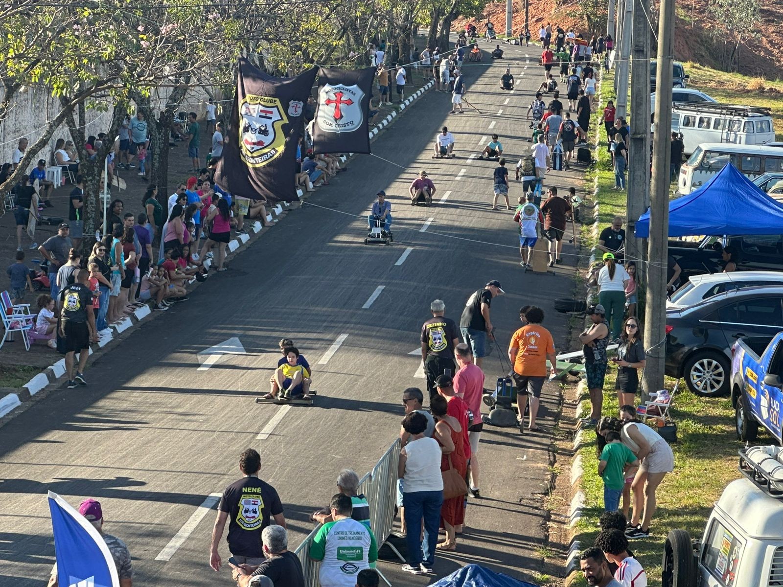 Há mais de 20 anos evento reúne centenas de pessoas em corrida de carrinho de rolimã em Presidente Prudente