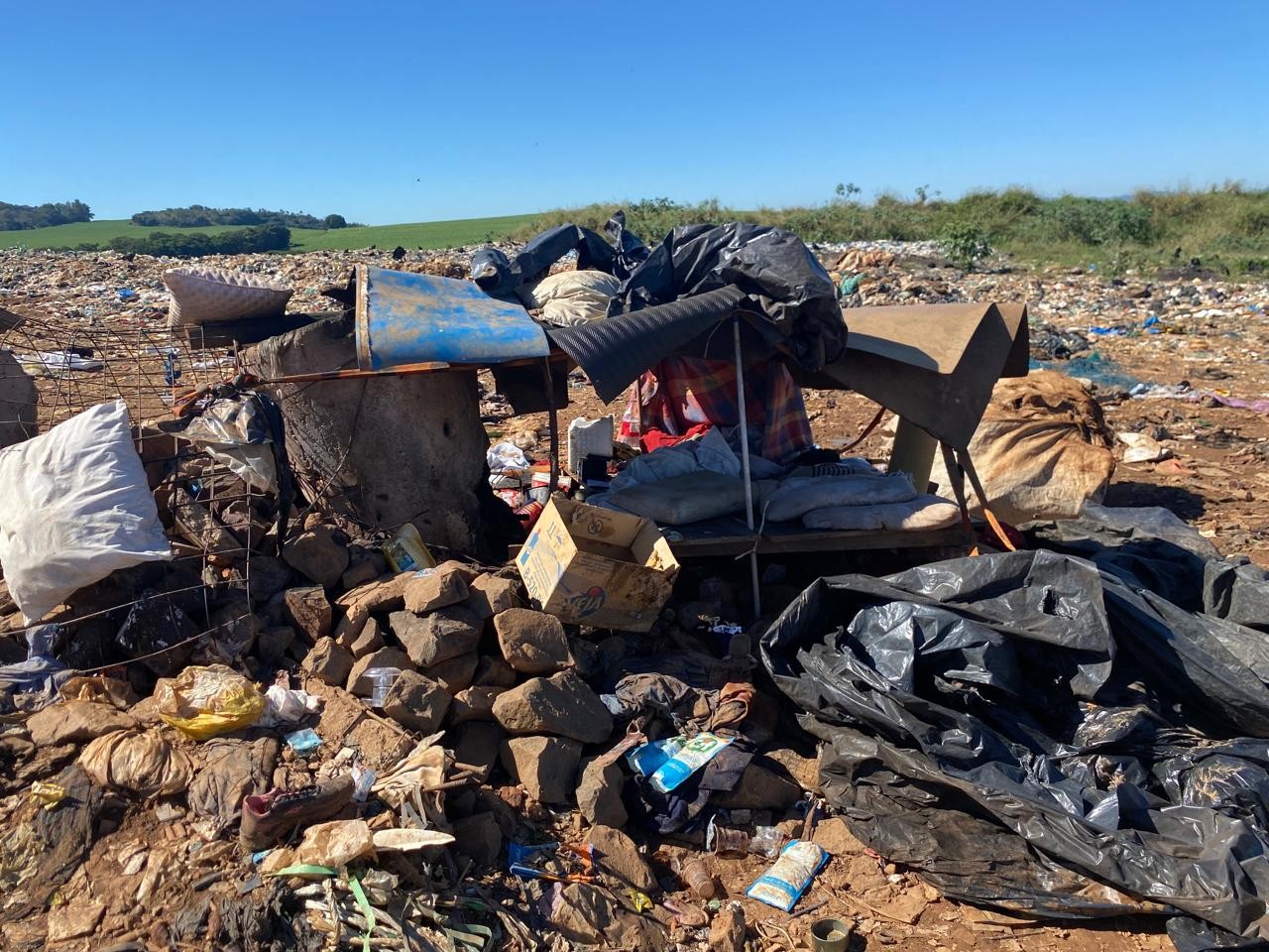Urubus, seringas e incêndio: fiscalização do TCE-SP revela falhas em aterros na região de Campinas