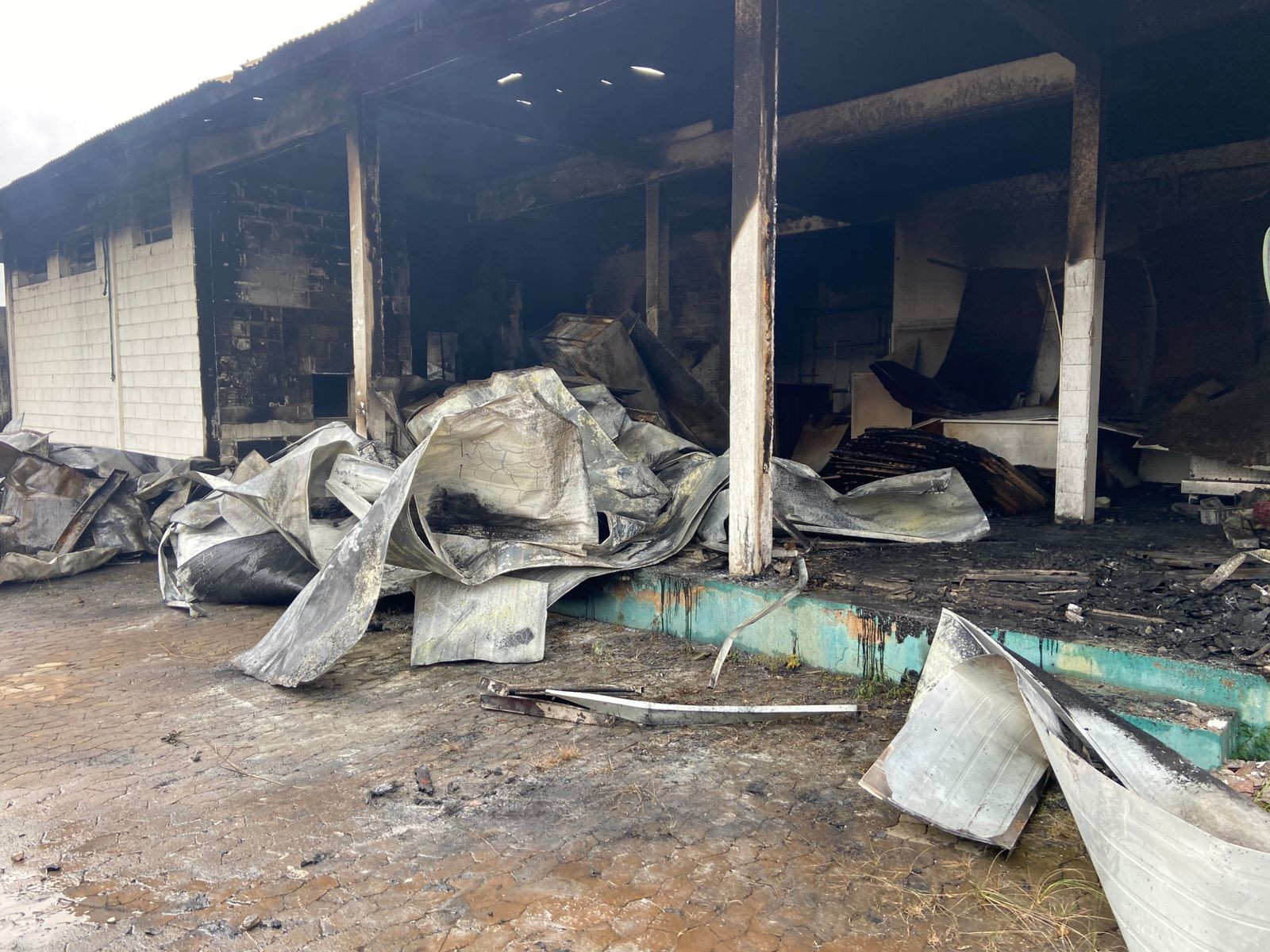 Incêndio atinge galpão de antiga cooperativa de leite no bairro São Jorge em Piracicaba 