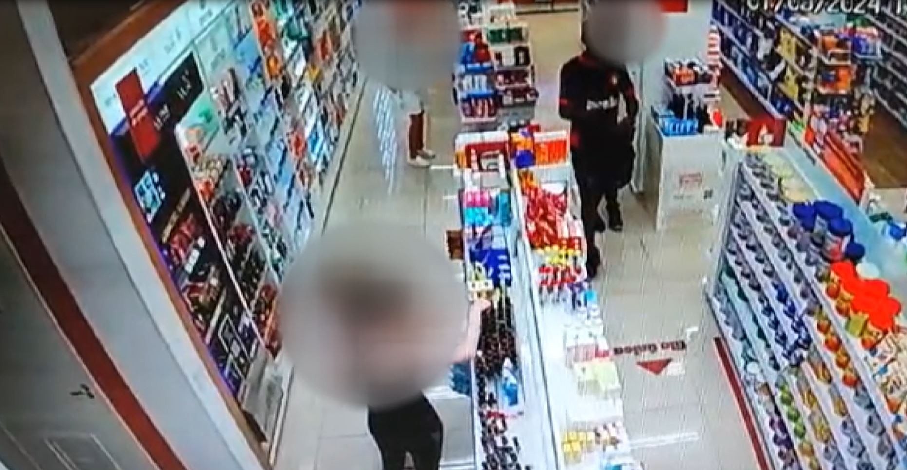 VÍDEO: homem rende funcionários e rouba farmácia em Campinas 