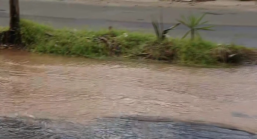 Vazamento de água causa transtornos na Zona Norte de Aracaju