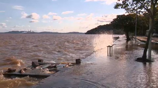 Chuva volta a provocar novas inundações em bairros de Porto Alegre - Programa: Jornal Nacional 
