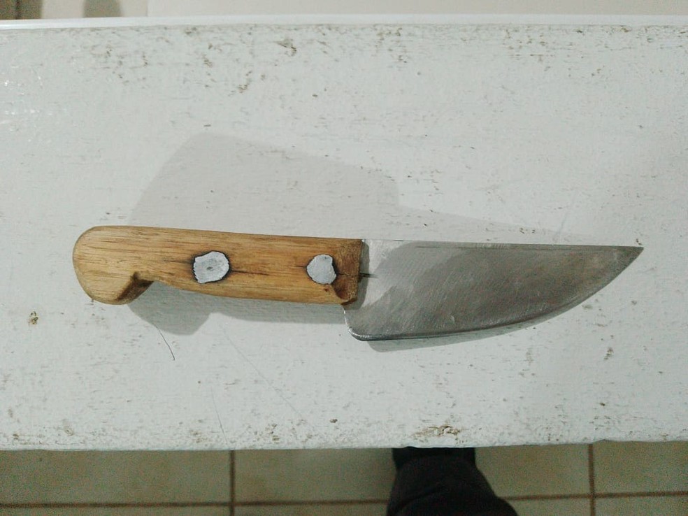 Homem utilizou uma faca na tentativa de assalto, em Lucélia (SP) — Foto: Polícia Militar