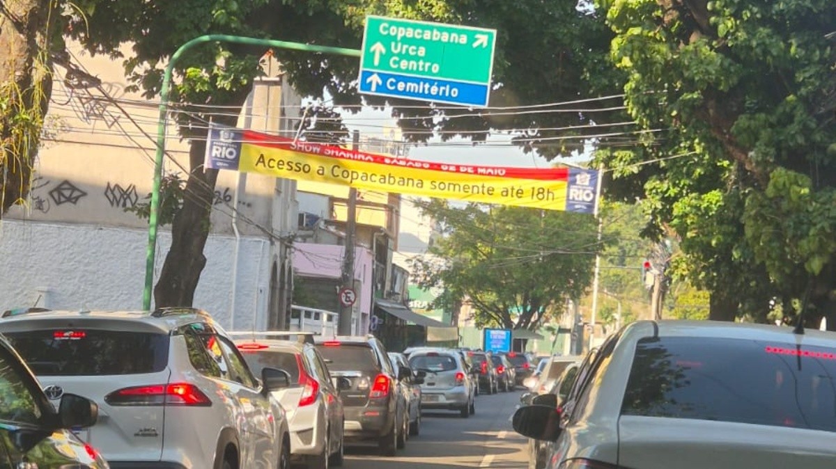 Shakira no Rio: Faixa em Botafogo avisa que acesso a Copacabana fechará às 18h