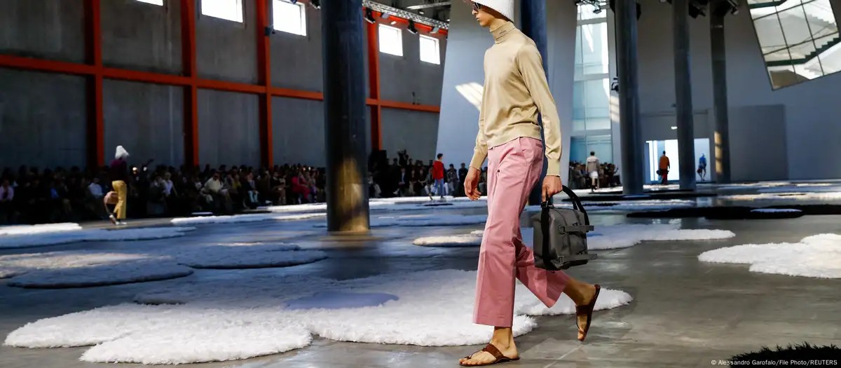 Sandália de R$ 60 faz Prada ser acusada de apropriação cultural