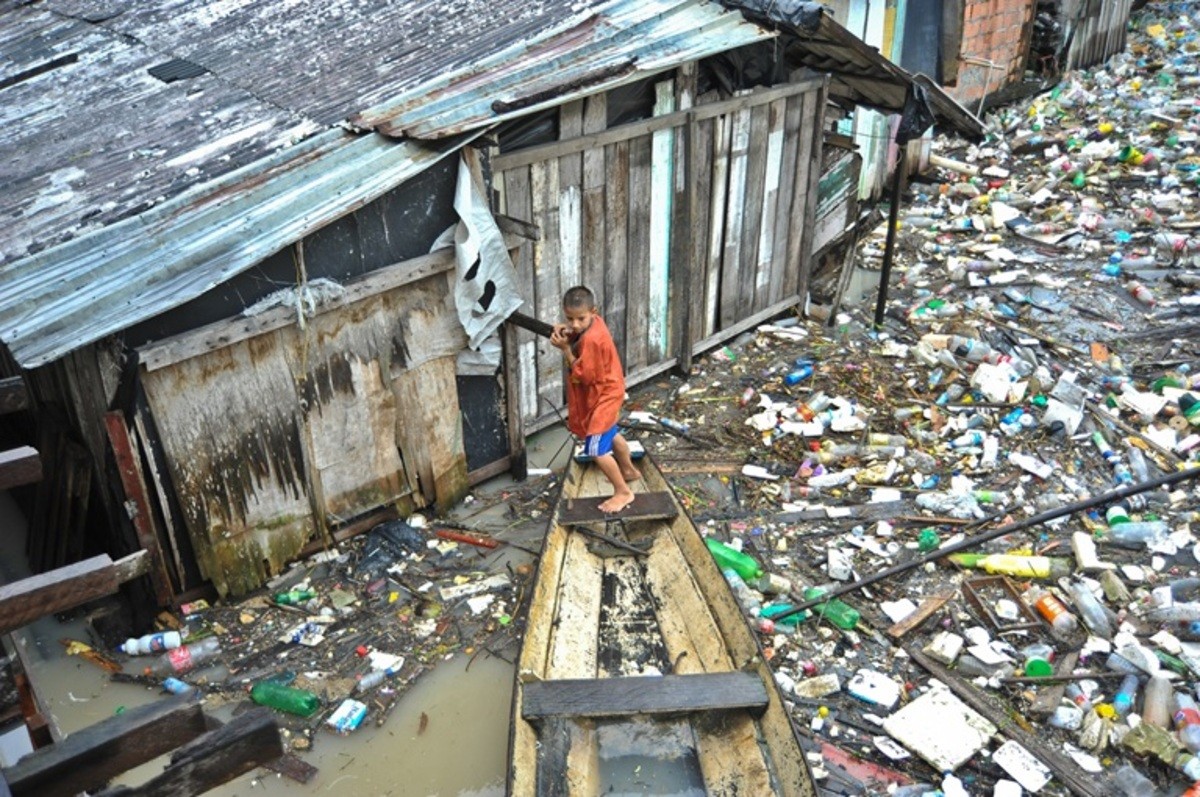 Pesquisadores do Amazonas apontam contaminação por plástico na Amazônia e riscos à saúde de populações  