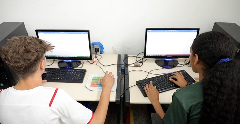Ministério das Comunicações vai antecipar a banda larga para 197 escolas públicas da Baixada Santista
