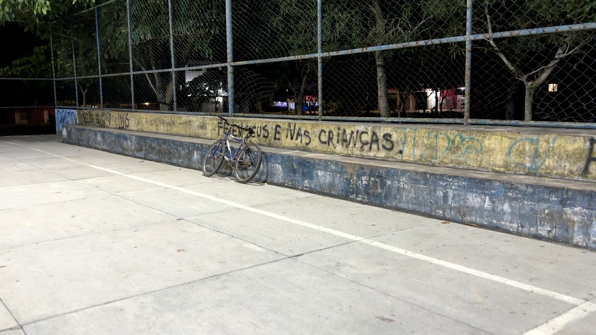 Dois jovens são mortos a tiros em praça de Pedras de Fogo