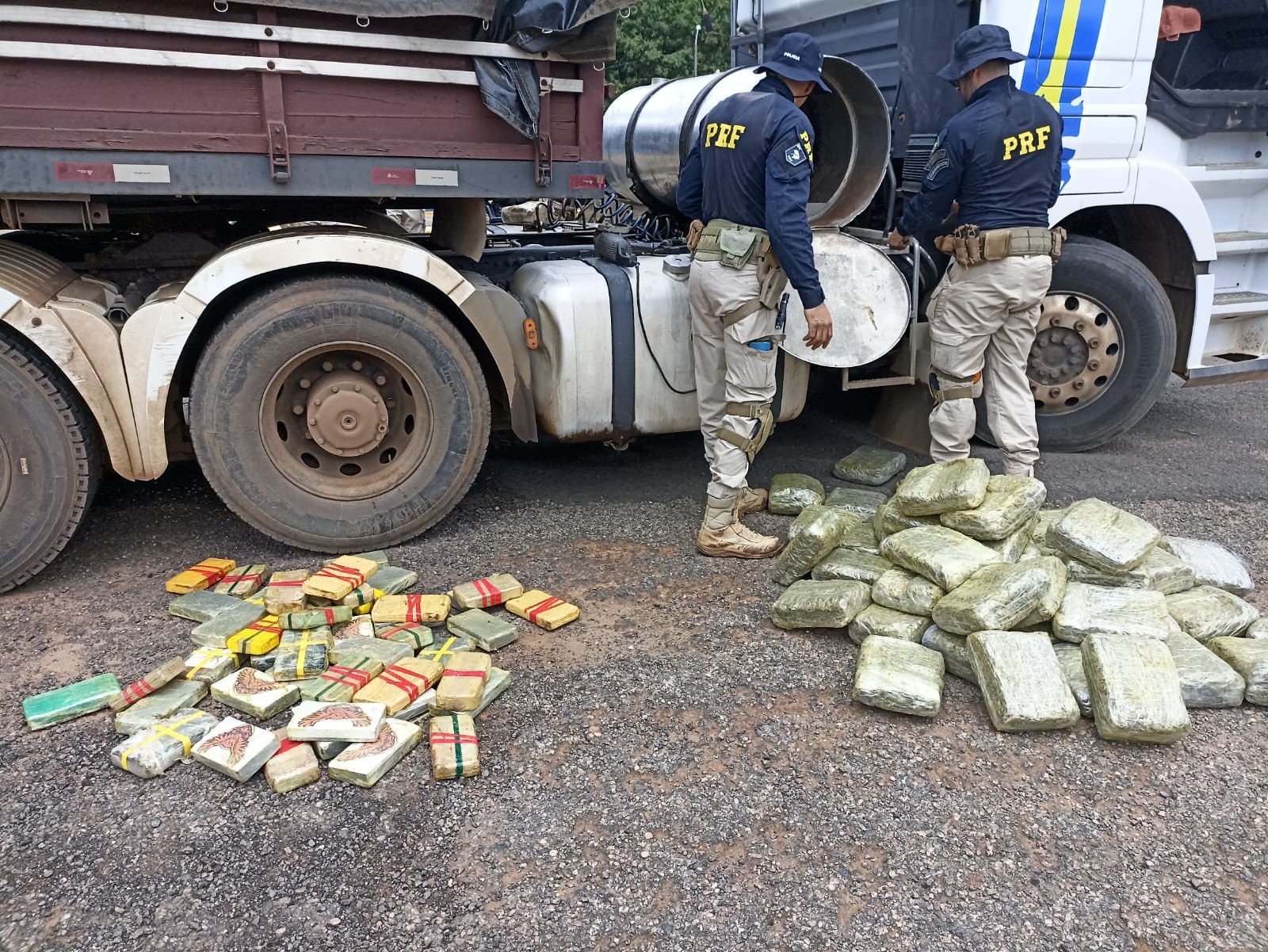 Cerca de 240 kg de drogas escondidas em tanque de caminhão são apreendidas em Vilhena, RO