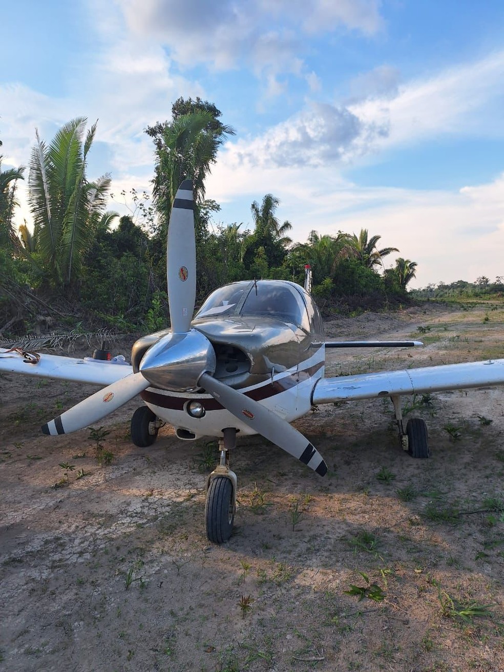 Aeronave apreendida com meia tonelada de droga em RO — Foto: PF/Divulgação