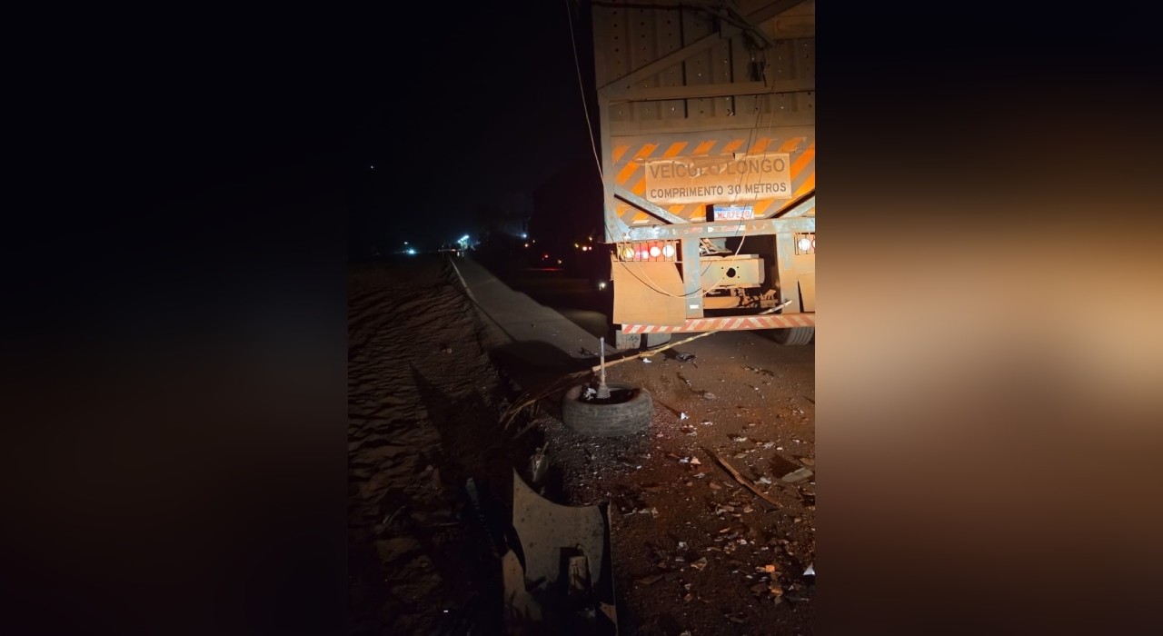 Acidente entre carro e carreta em área rural de Parapuã deixa quatro feridos 