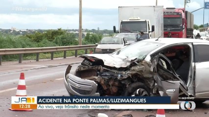 Batida envolvendo dois carros na ponte entre Palmas e Luzimangues paralisa trânsito
