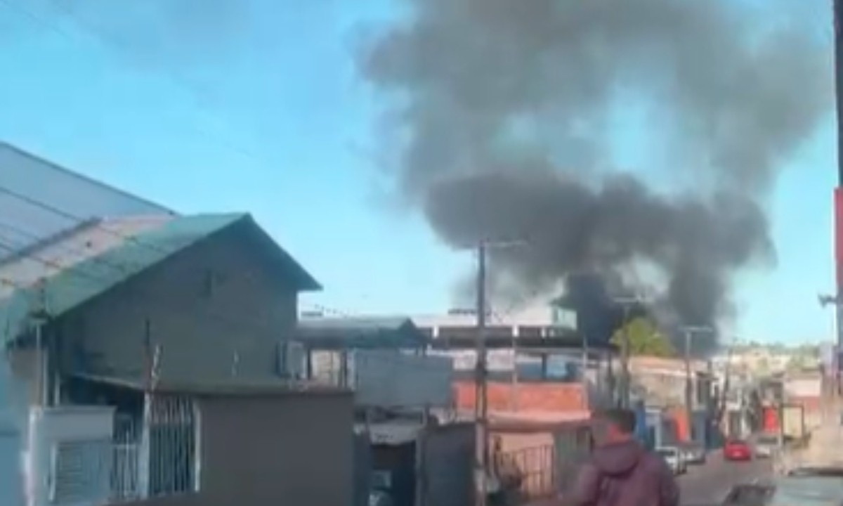 Incêndio é registrado no conjunto Ouro Verde, em Manaus; VÍDEO