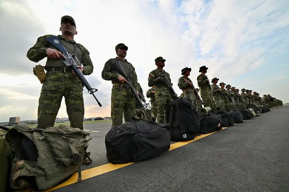 Para o analista Luis Córdova, Noboa adotou de Bukele a estratégia de apresentar os militares como referência moral. — Foto: Getty Images via BBC