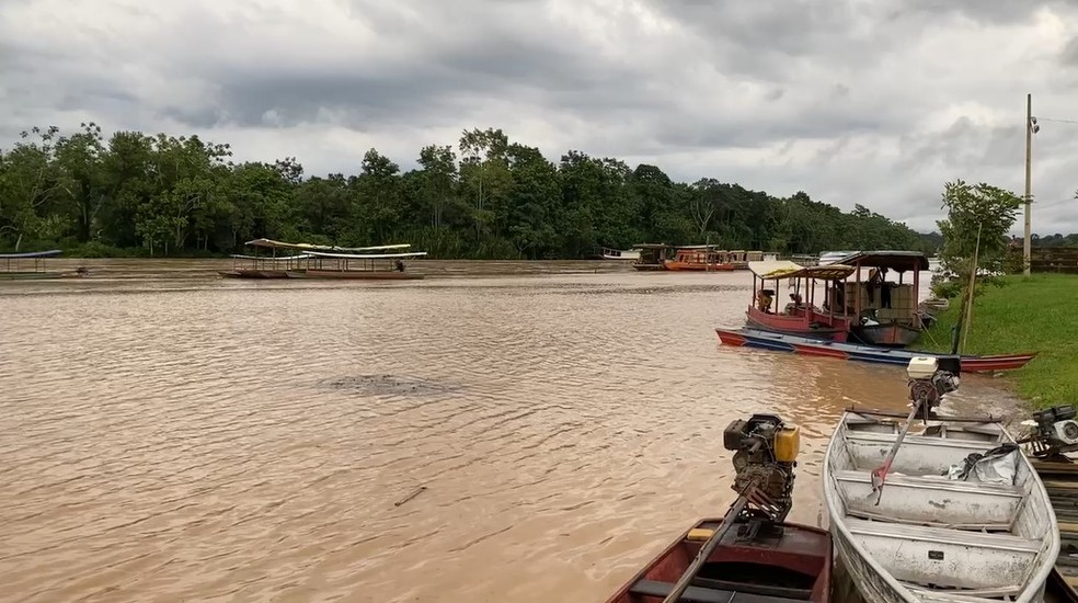 Rio Tarauacá transbordou nesta sexta-feira (23) — Foto: Késio Araújo/Arquivo pessoal