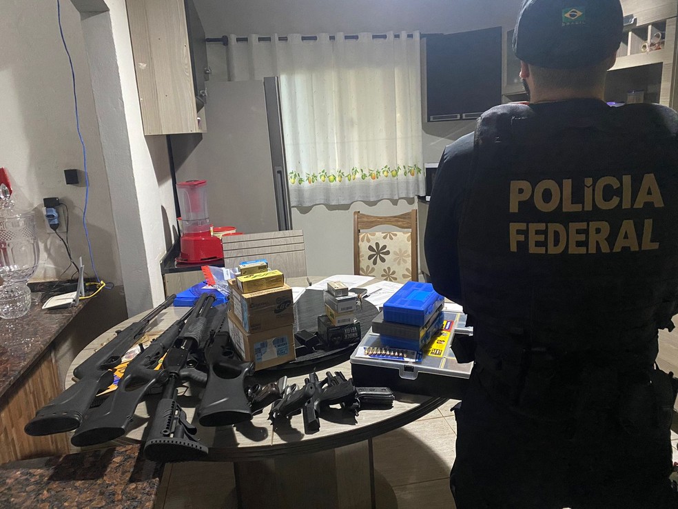 Armas são apreendidas em Rondônia durante a Operação Lesa Pátria — Foto: PF/Divulgação
