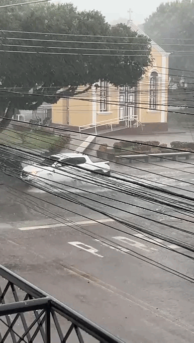 Temporal atinge cidades do Amazonas e Defesa Civil emite alerta severo para risco de alagamentos em Manaus