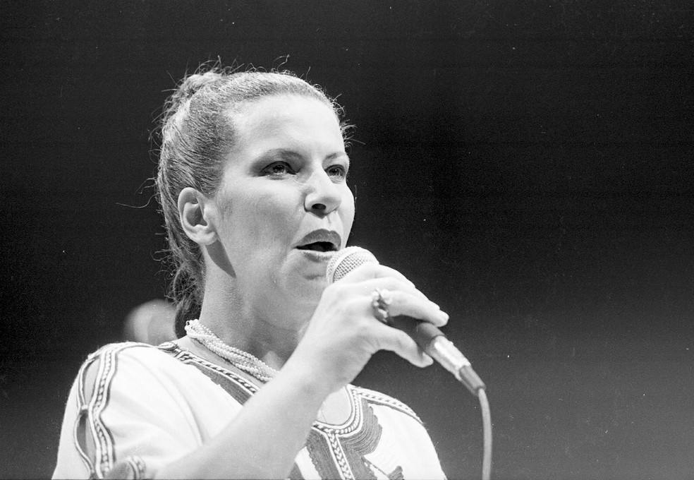 Nana Caymmi no musical 'Show do Mês', da Globo, em 1981 — Foto: Nelson Di Rago/Globo