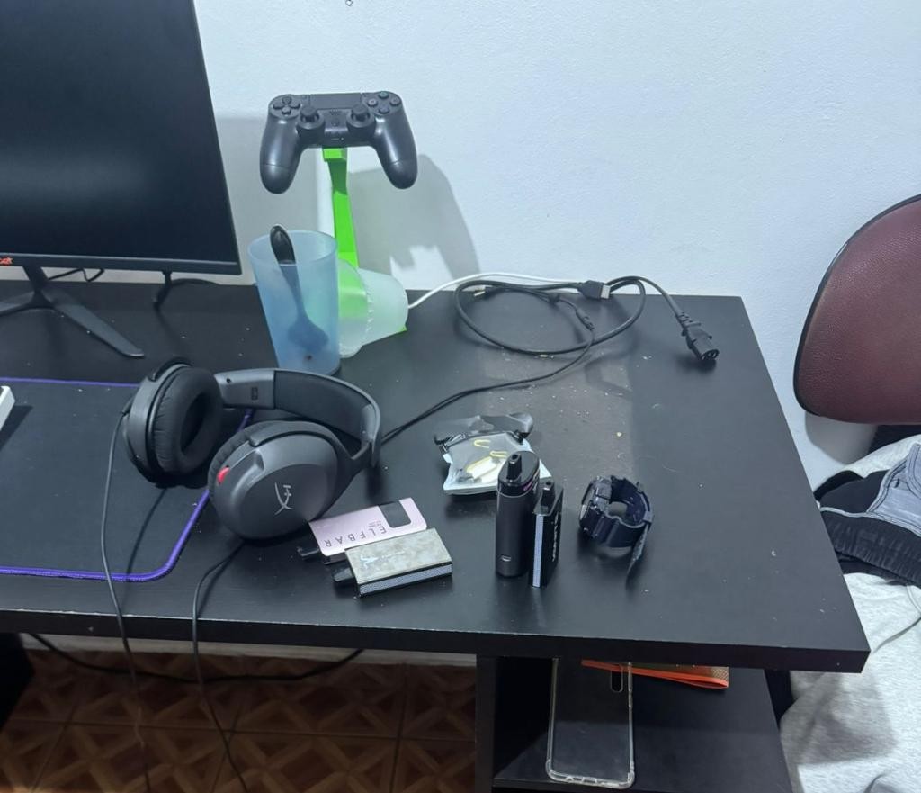 Adolescente chefe suspeito de crimes na internet lucrava R$ 3 mil por mês com venda de materiais de exploração sexual e automutilação, diz polícia