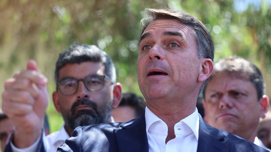Flávio fala em acabar com reeleição e aumentar o próprio mandato; entenda