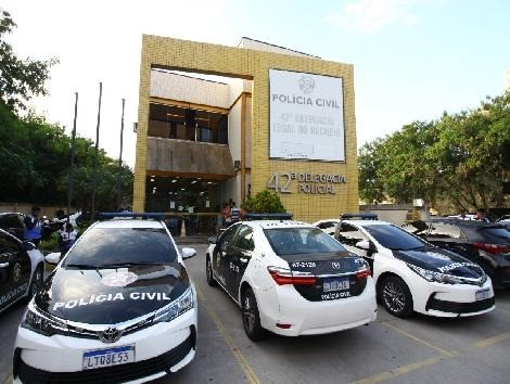 Polícia apreende adolescentes por estupro coletivo de menor de idade no Recreio