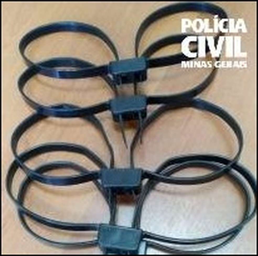 Braceletes para imobilização são encontrados em centro terapêutico interditado no Sul de MG — Foto: Polícia Civil