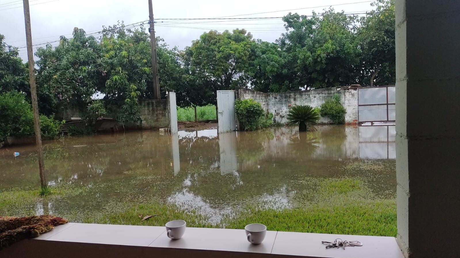 Chuva desaloja três famílias em Tietê; casas seguem alagadas em Cesário Lange