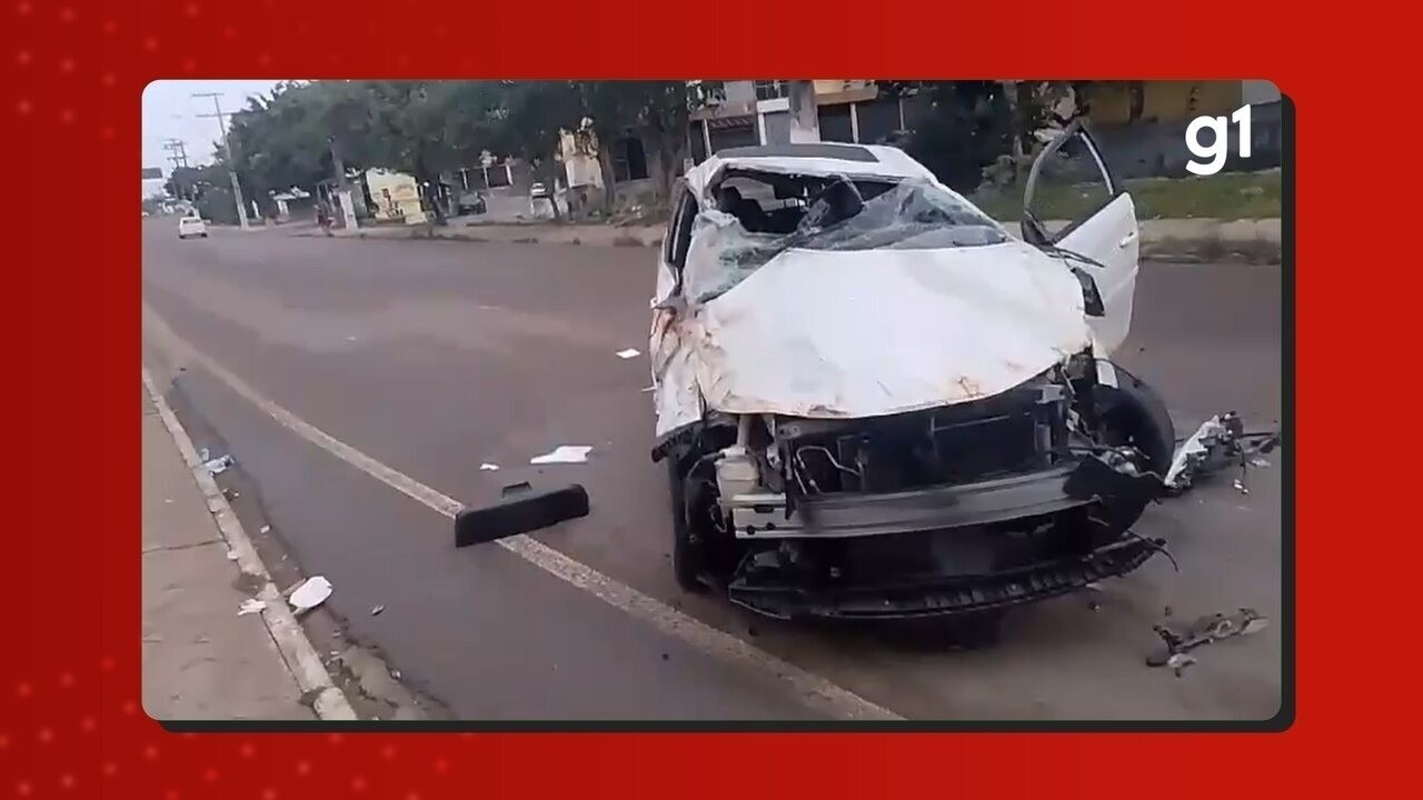 Mulher perde o controle de carro e capota várias vezes na Avenida Brasil em Manaus; VÍDEO