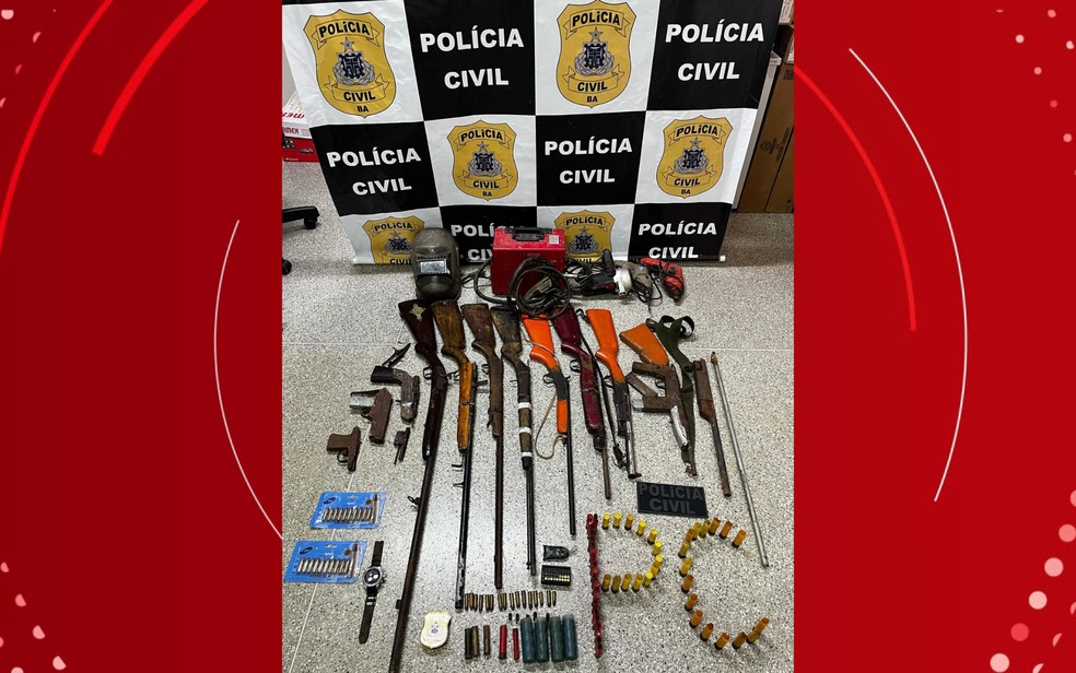 Armas apreendidas em fábrica clandestina no sudoeste da Bahia — Foto: Polícia Civil da Bahia