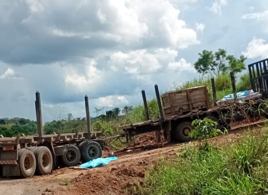 Motociclista morre após bater em caminhão em rodovia no interior do Acre