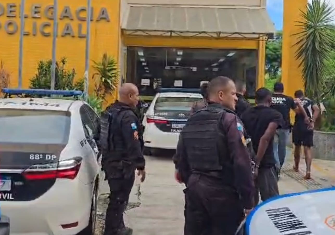 Ação contra drogas em Barra do Piraí tem dois presos e um adolescente apreendido