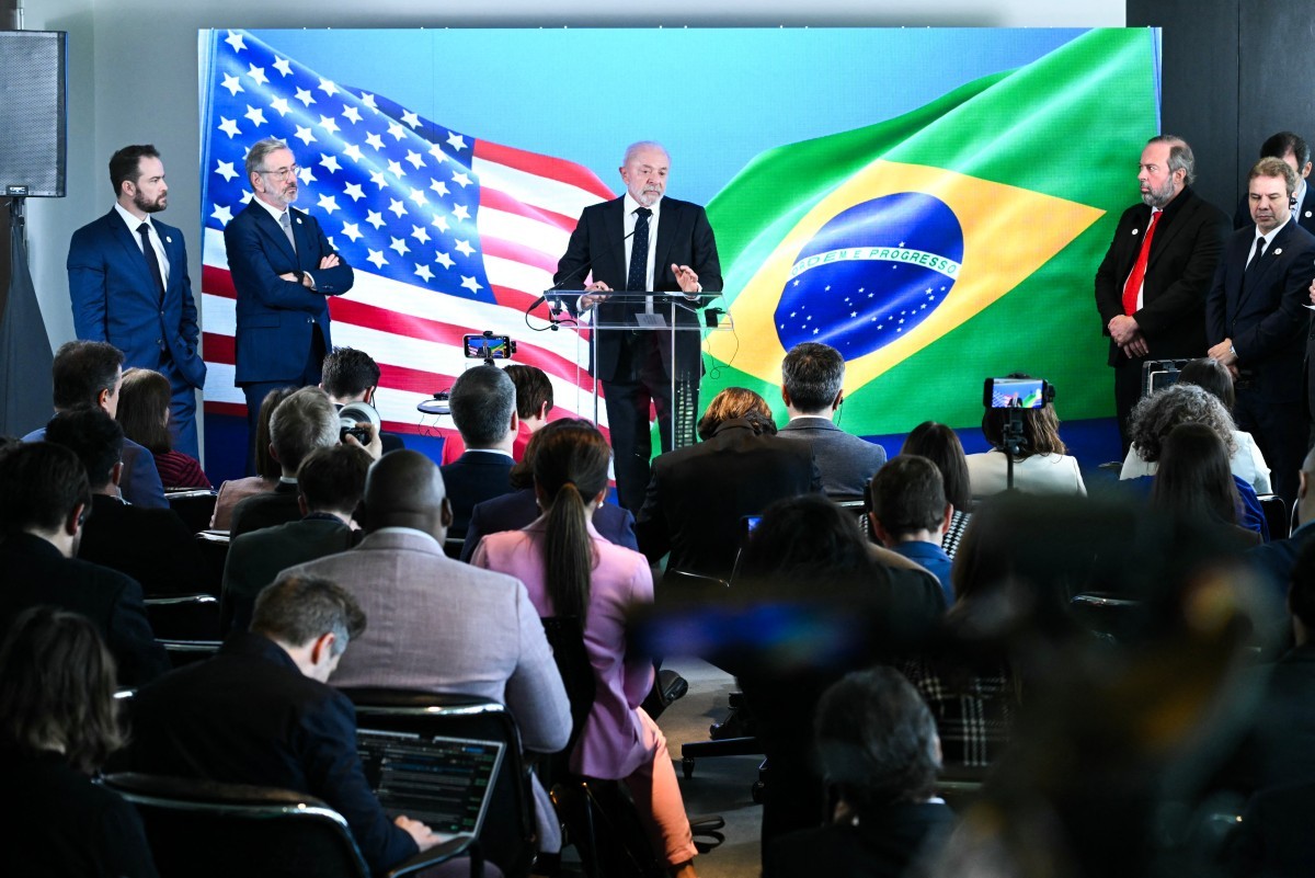 Lula diz esperar que Trump um dia faça um sistema como o PIX e que americano não tocou no tema durante reunião
