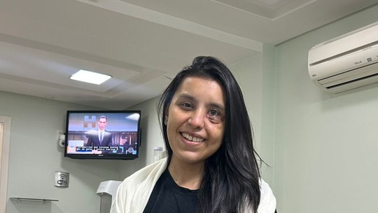 Mulher descobre câncer raro após médicos tratarem como sinusite por um ano: ‘Não quiseram pegar o caso’ - Luma Gonçalves foi diagnosticada com câncer das glândulas salivares aos 28 anos, depois de os médicos tratarem o quadro por meses como sinusite. Tumor atinge 1% das pessoas, não tem fator de risco nem apresenta sintomas no estágio inicial.