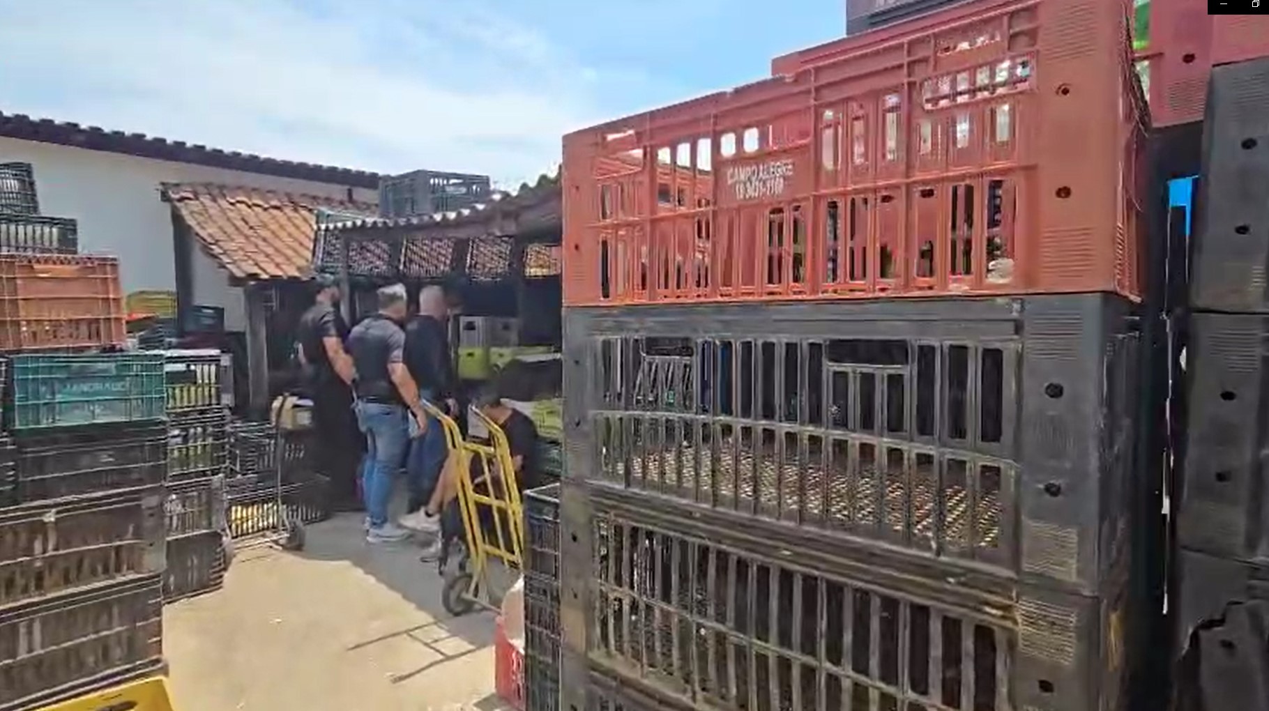 Polícia Civil descobre depósito clandestino de bebidas destiladas em Hortolândia