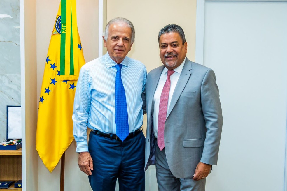 Ministro da Defesa José Mucio e senador Hiran Gonçalves. — Foto: Ascom Hiran Gonçalves/Divulgação