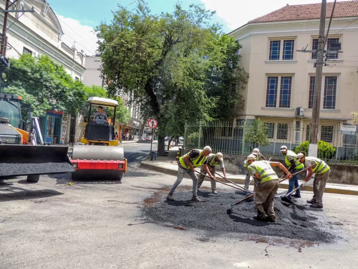 Obras de asfaltamento alteram o trânsito em Barra do Piraí