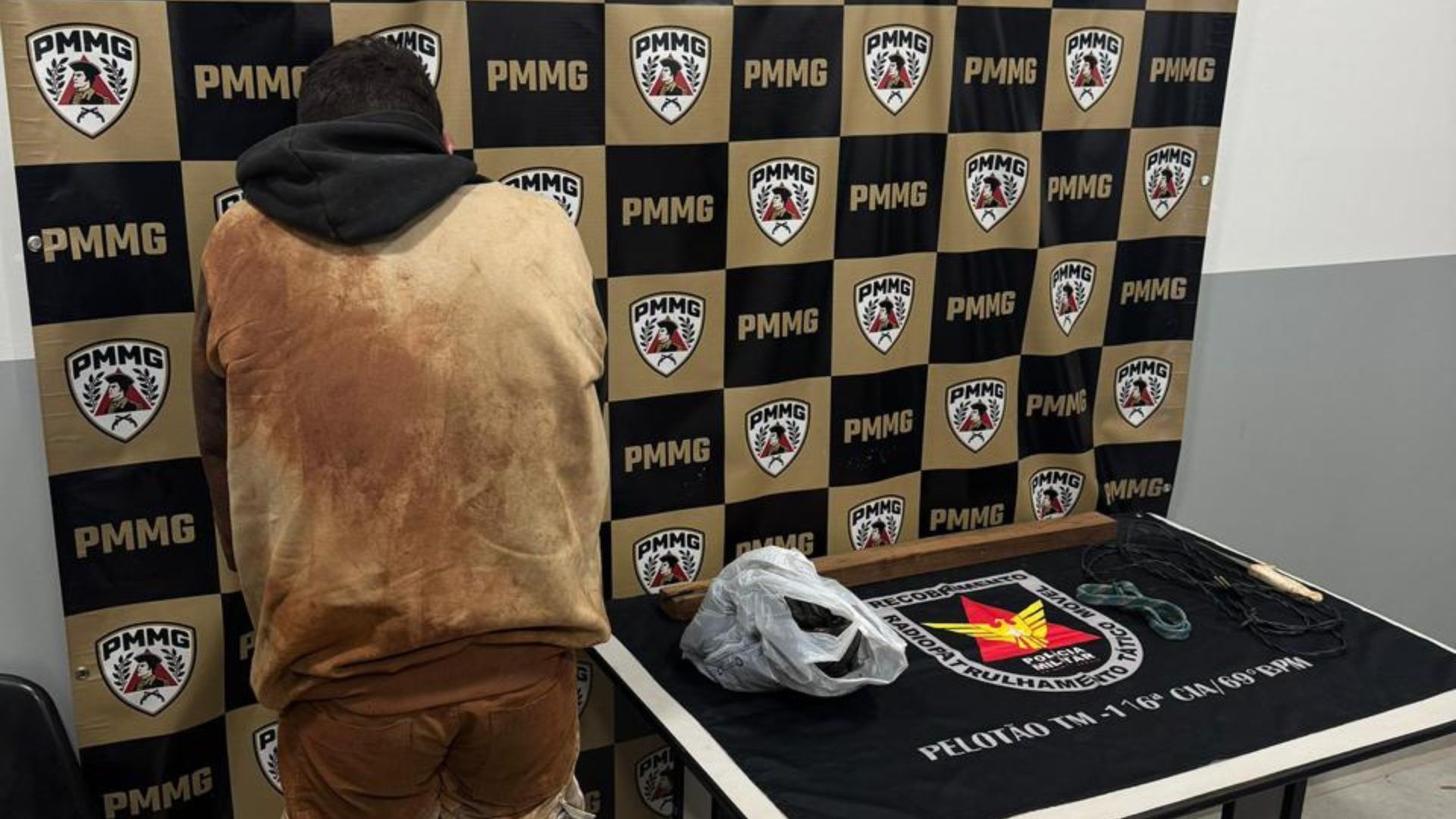 Antes de invadir casa e matar menino de 4 anos com golpes de ripa, ex-vizinho amarrou e afogou pitbull em lago