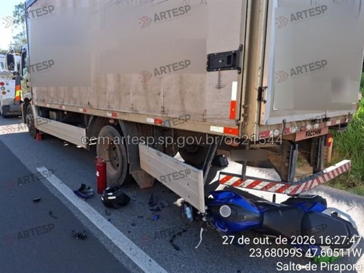 Motociclista morre ao bater na traseira de caminhão em rodovia de Salto de Pirapora