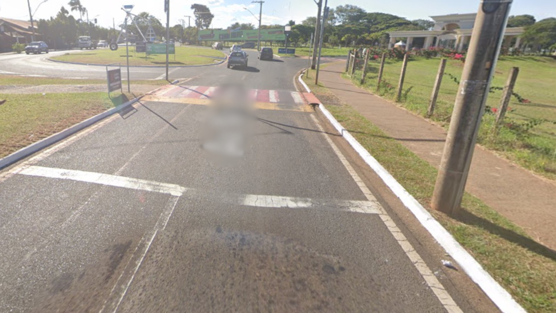 Jovem que filmava com celular na garupa morre após moto bater contra poste em Uberaba