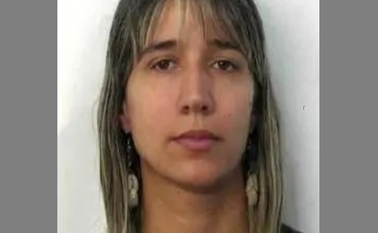Polícia Civil presta última homenagem à agente Daniela Cunha Moreira antes de translado para Minas Gerais